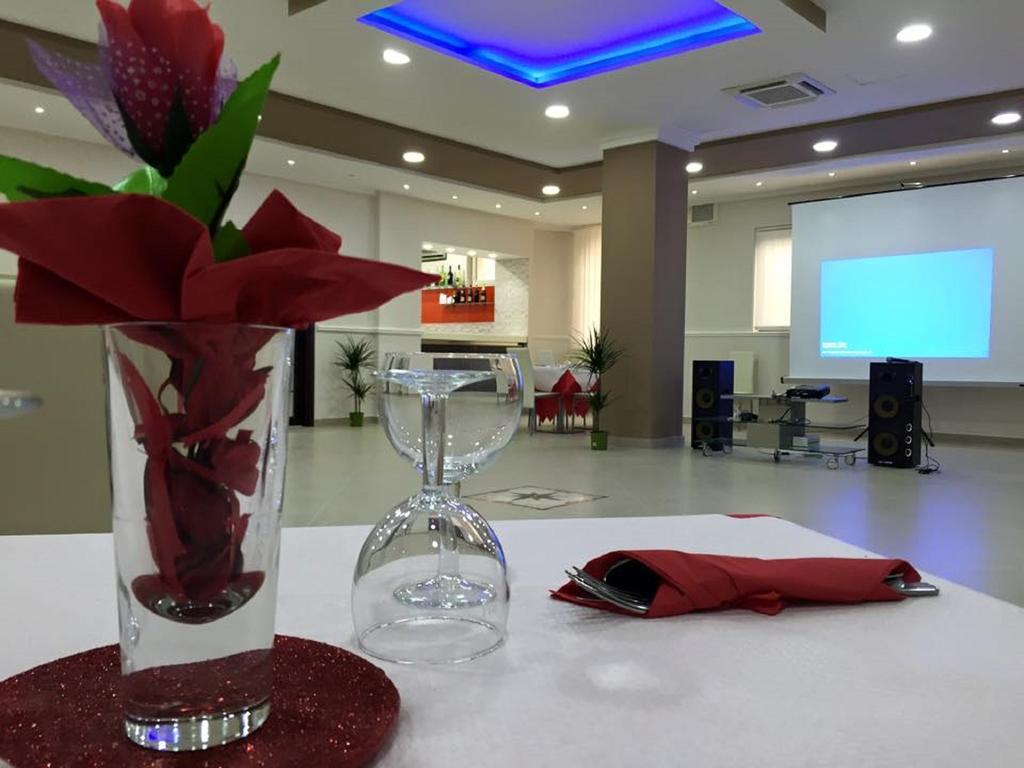 Mg Palace Hotel Costa Del Sole Agnone Bagni Buitenkant foto